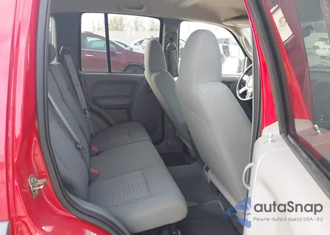 2005 Jeep Liberty Sport z USA, uszkodzony, nr VIN 1J4GK48K85W533993